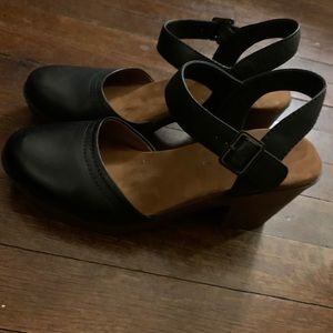 closed toe mary jane clogs. ankle strap w/buckle